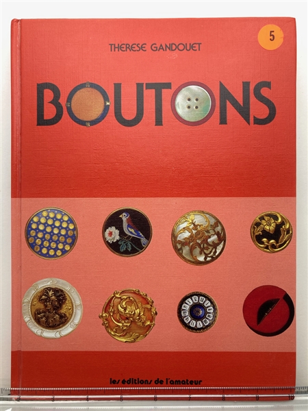 Book: Boutons