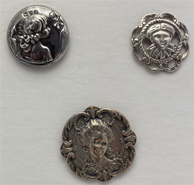 Heads Buttons