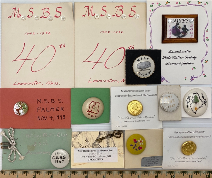 New England Button Show Buttons