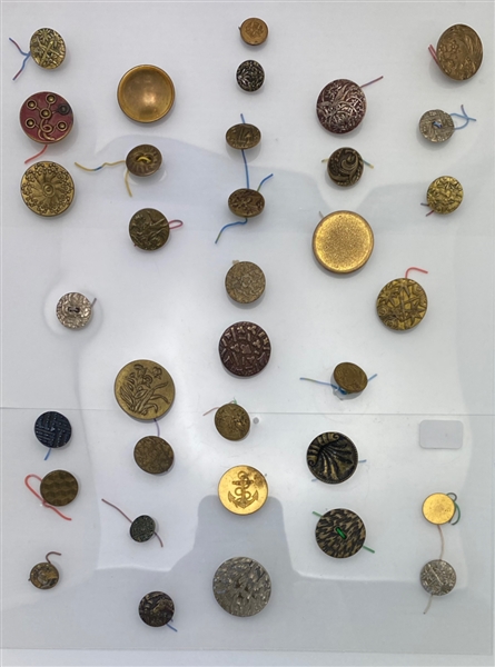 Paris Back Buttons