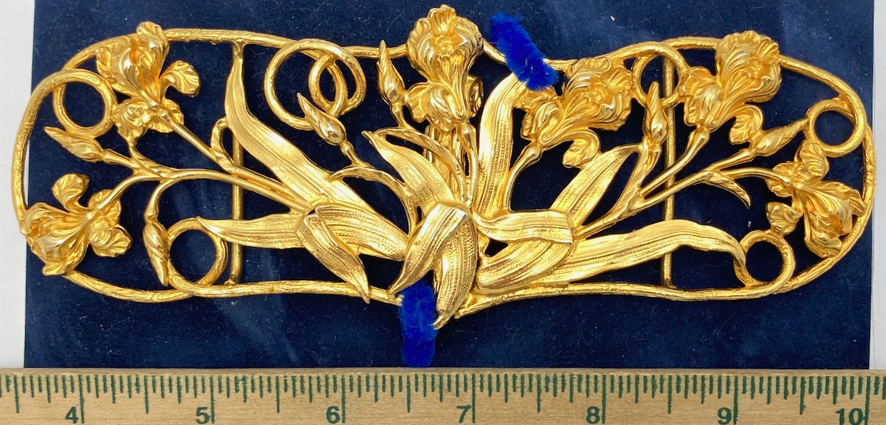 Iris Buckle