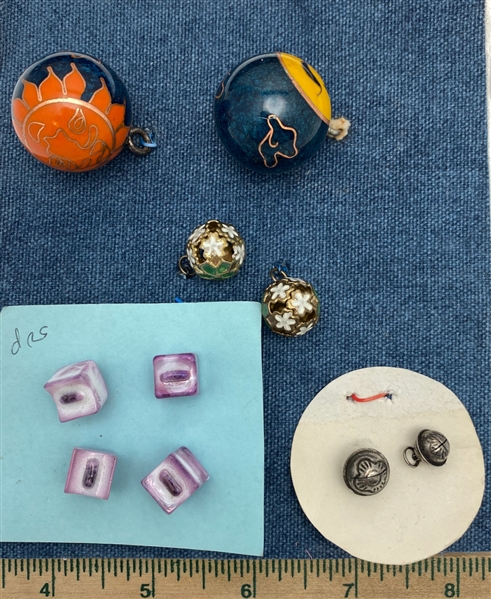 Balls & Cubes