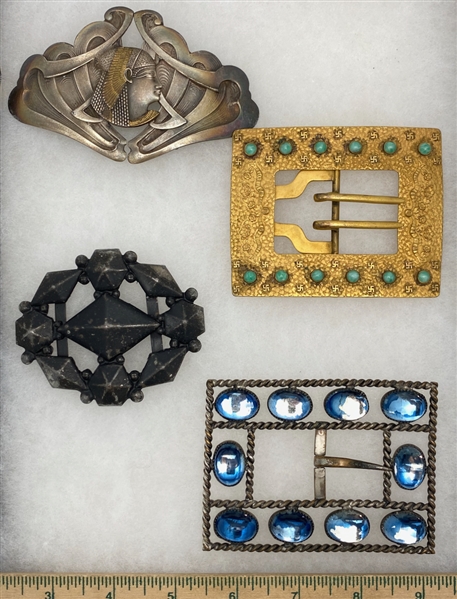 4 Buckles